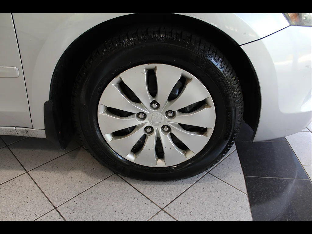 Used 2008 Alabaster Silver Metallic Honda LX image 10