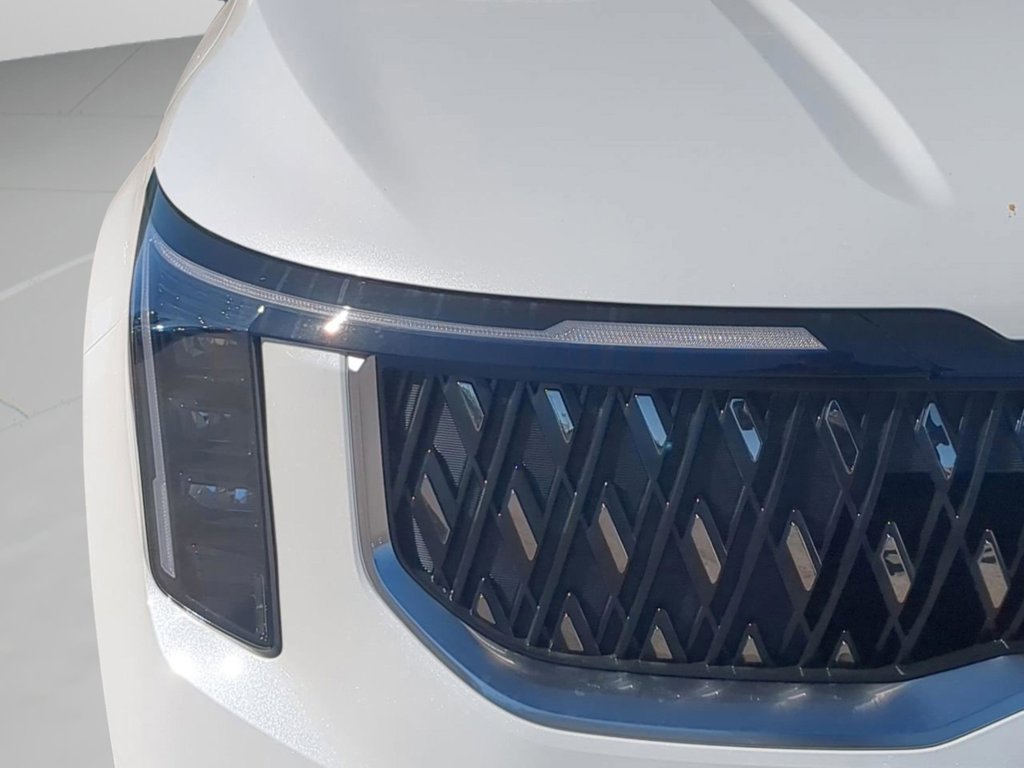 New 2026 Snow White Pearl Kia LX image 10