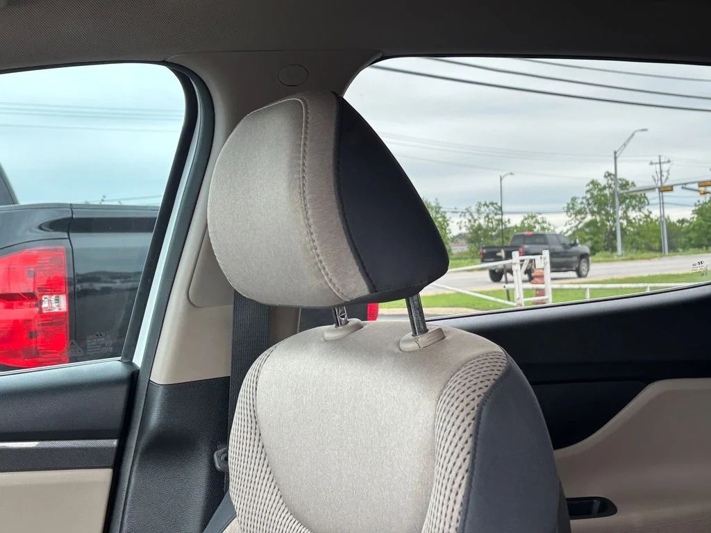 Used 2022 Gray Hyundai SE image 15