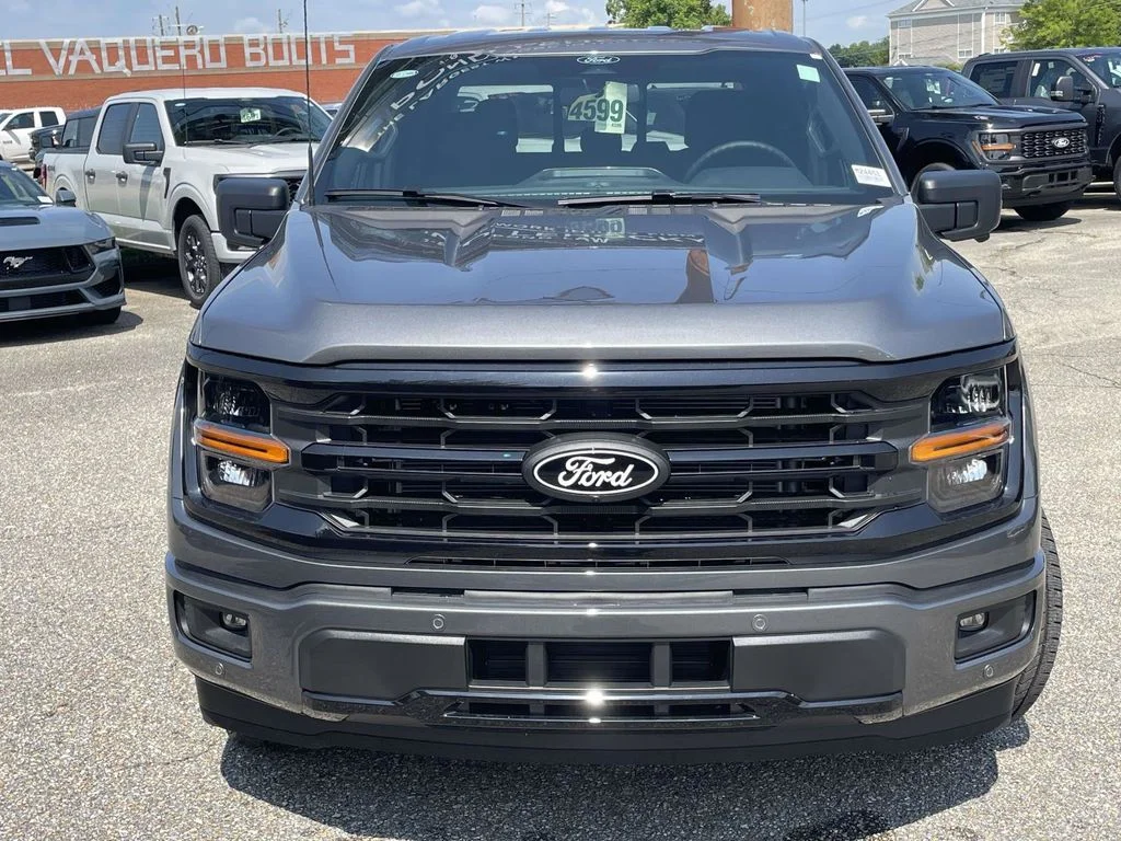 New 2026 Carbonized Gray Metallic Ford XLT image 8
