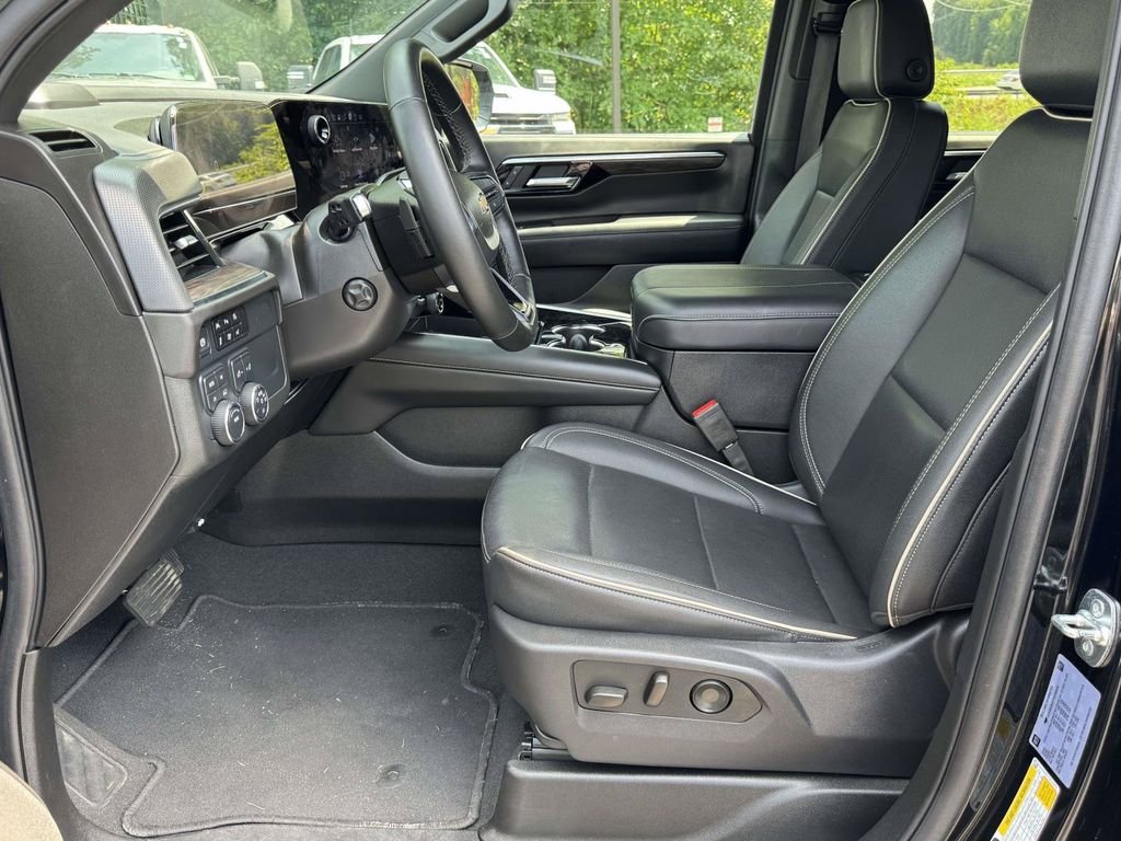 Used 2025 Black Chevrolet Premier image 22
