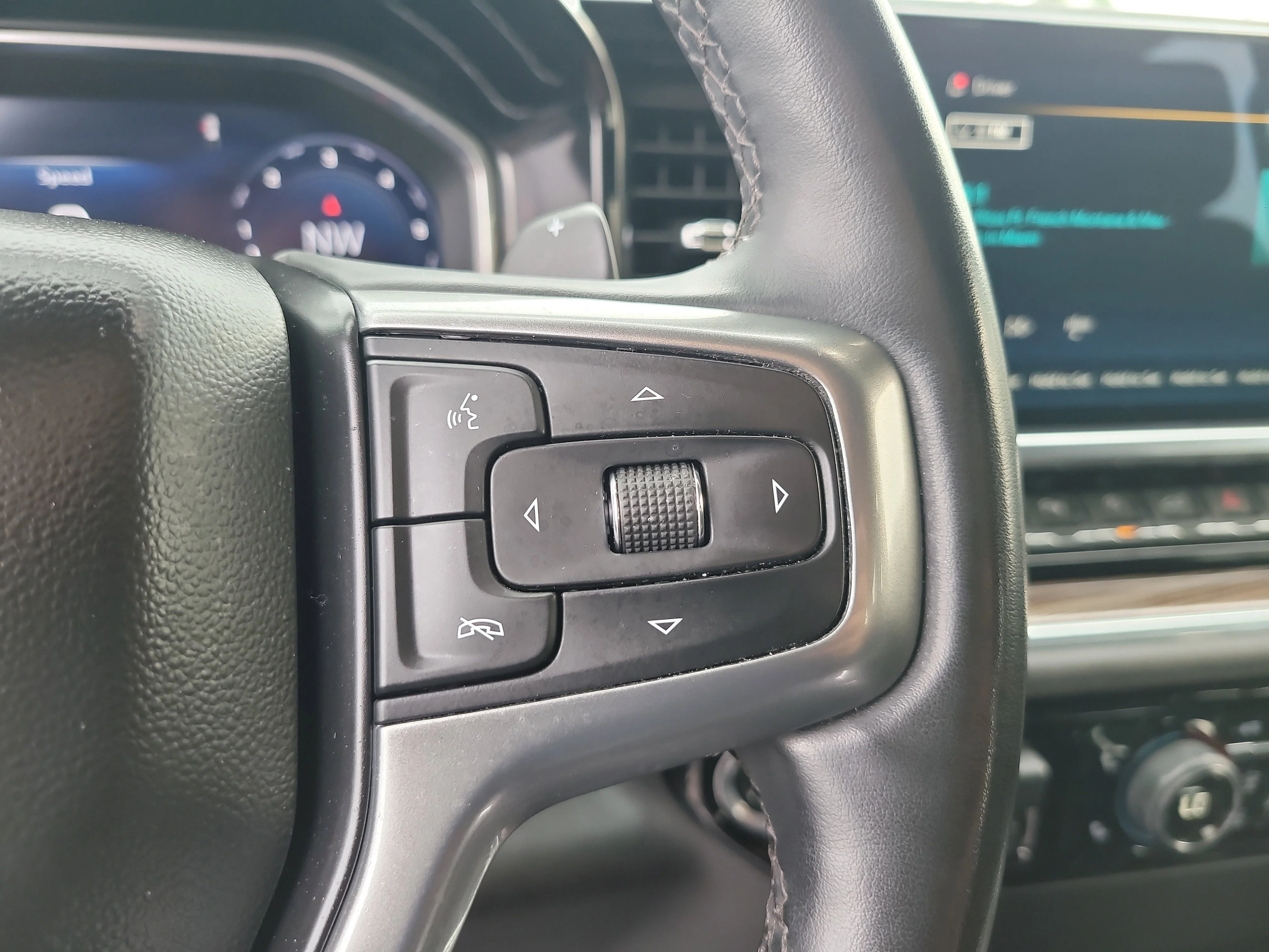 Used 2024 Summit White Chevrolet LT image 29