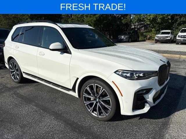 Used 2021 White BMW xDrive40i image 1