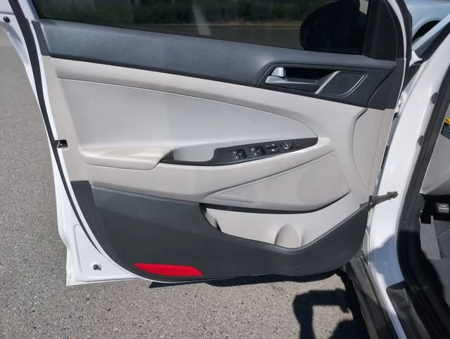 Used 2017 Dazzling White Hyundai Sport image 17