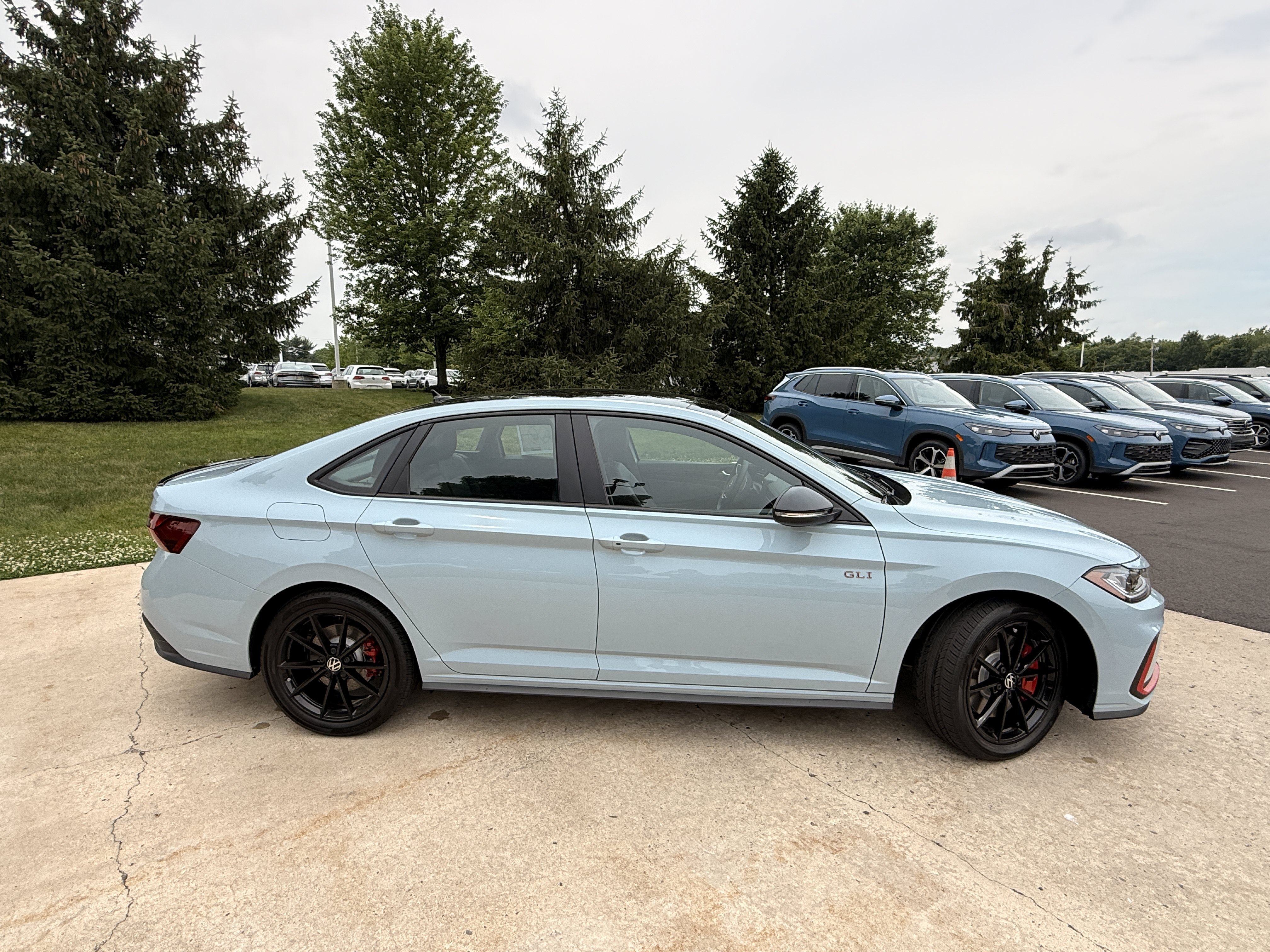 New 2026 Monument Gray W/Deep Black Roof Volkswagen Autobahn image 15