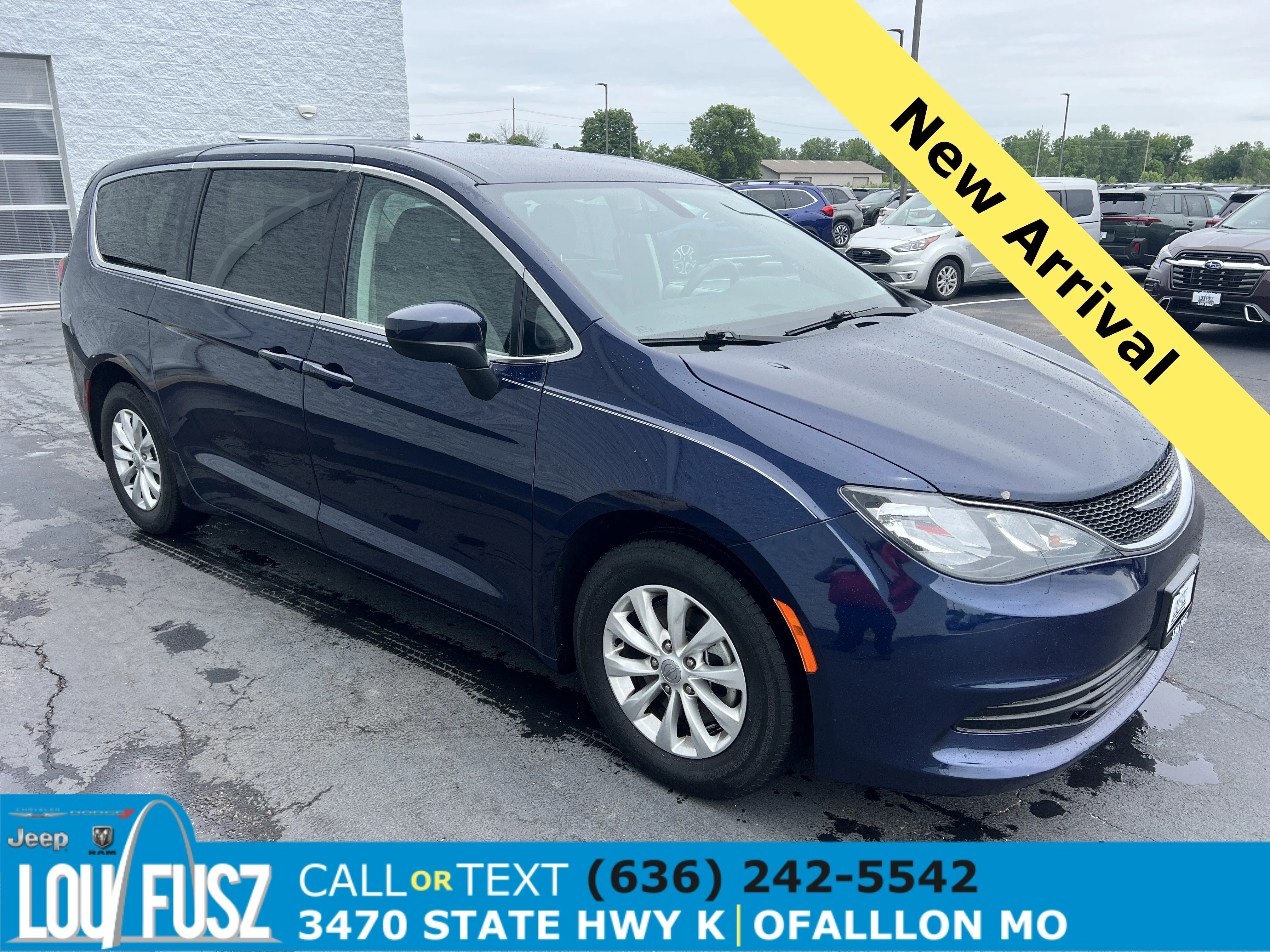 2017 Chrysler Pacifica Touring's photo