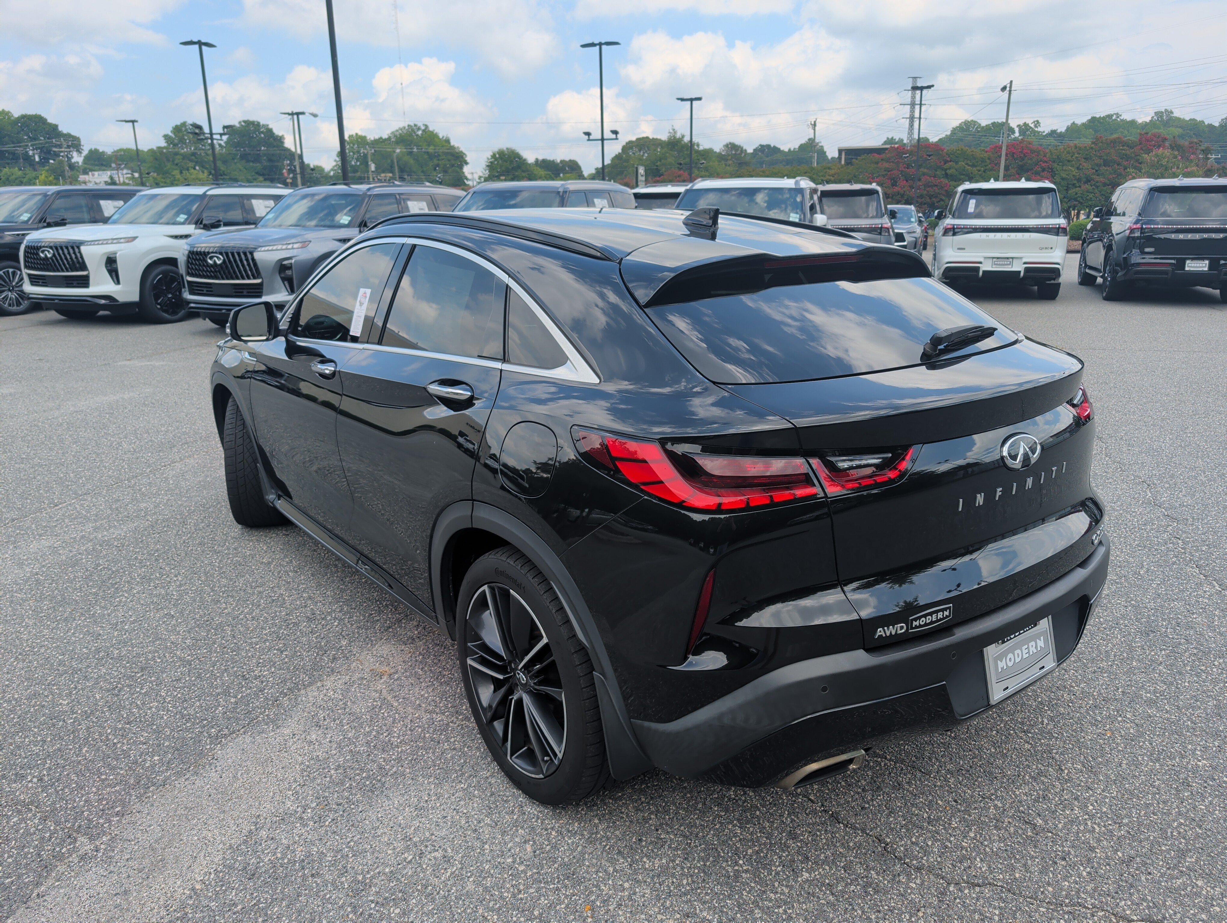 Used 2022 Mineral Black INFINITI LUXE image 5