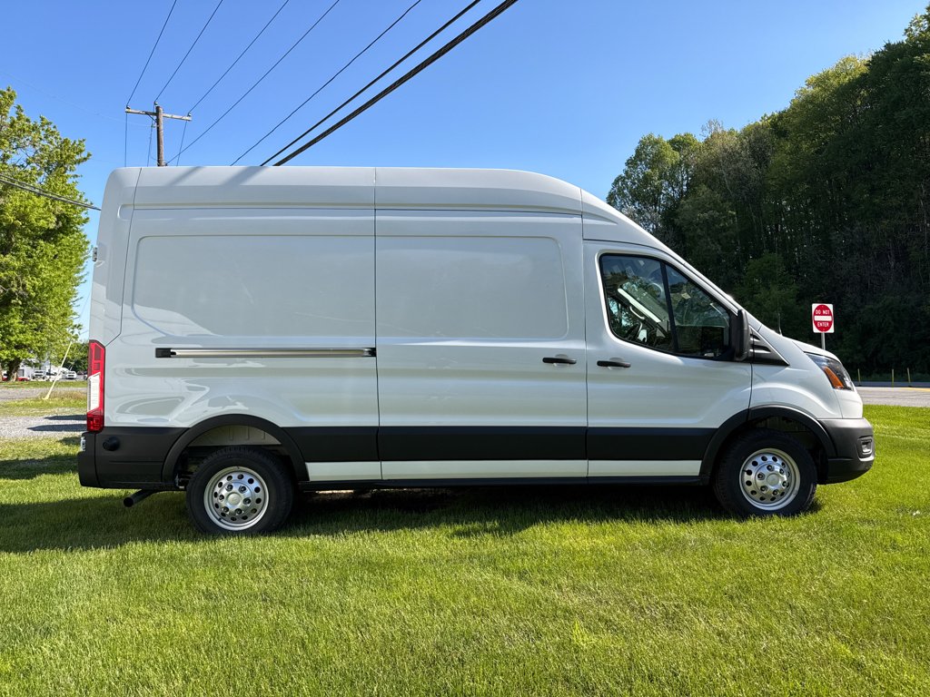 New 2026 Oxford White Ford Base w/9,950 lb. GVWR image 13