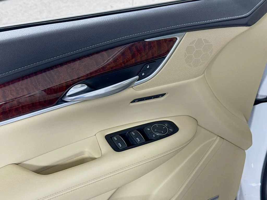 Used 2018 Crystal White Tri-Coat Cadillac Luxury AWD image 23