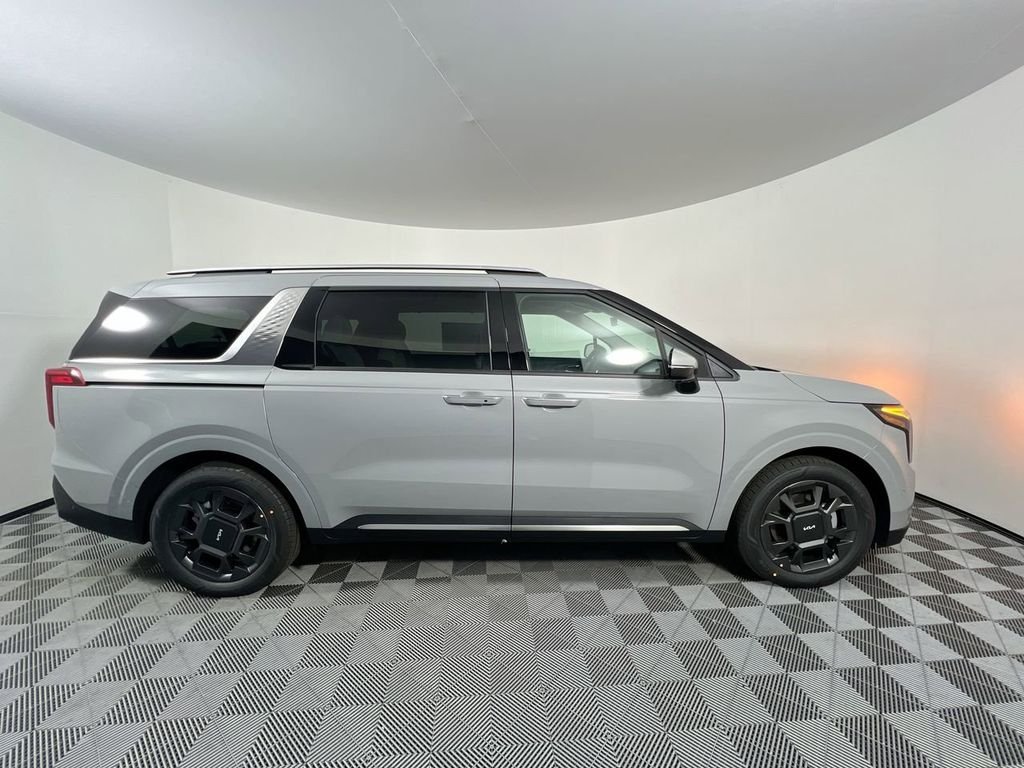 New 2026 Ceramic Silver Kia SX image 2