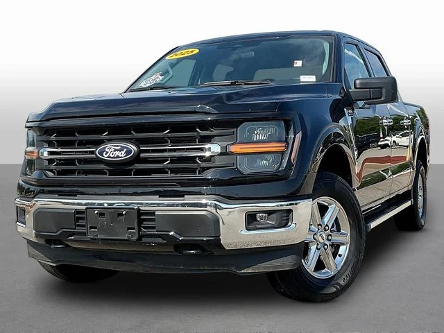Used 2025 Black Ford XLT image 3
