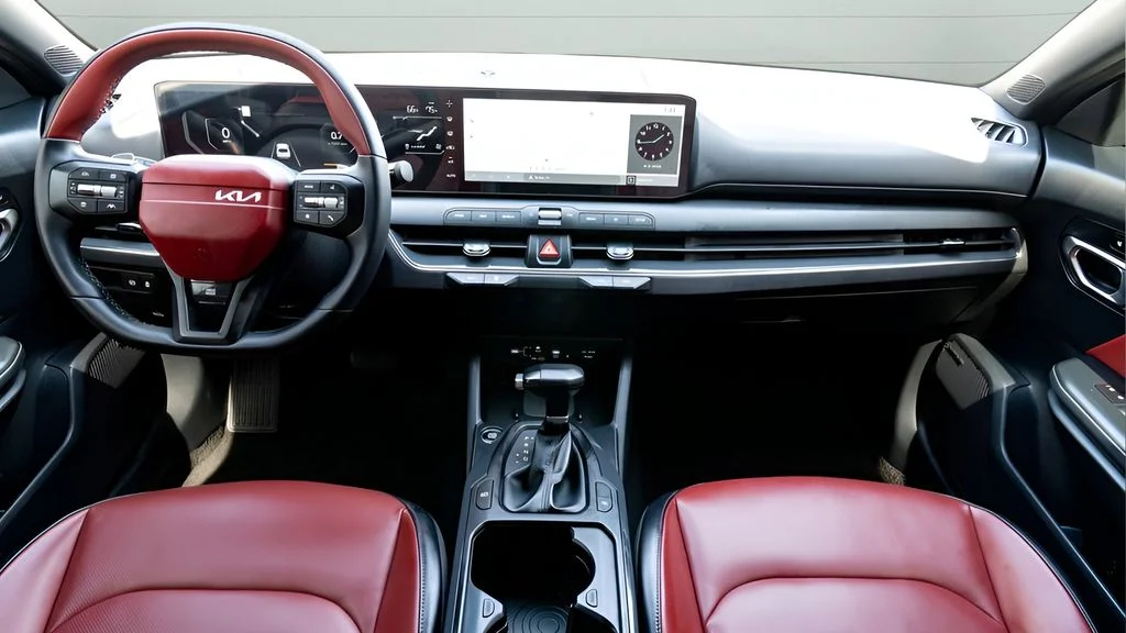 Used 2025 White Kia GT-Line image 28