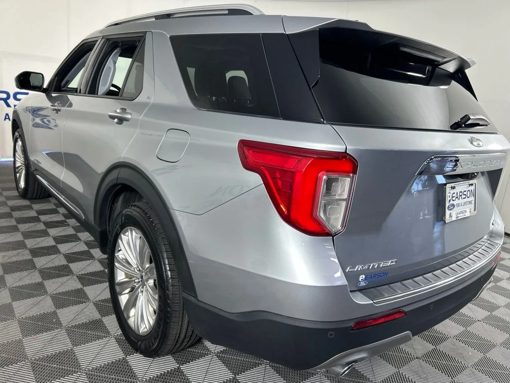 Used 2023 Silver Ford Limited image 7