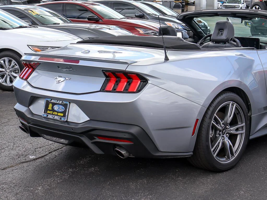 Used 2025 Iconic Silver Metallic Ford EcoBoost Premium image 9