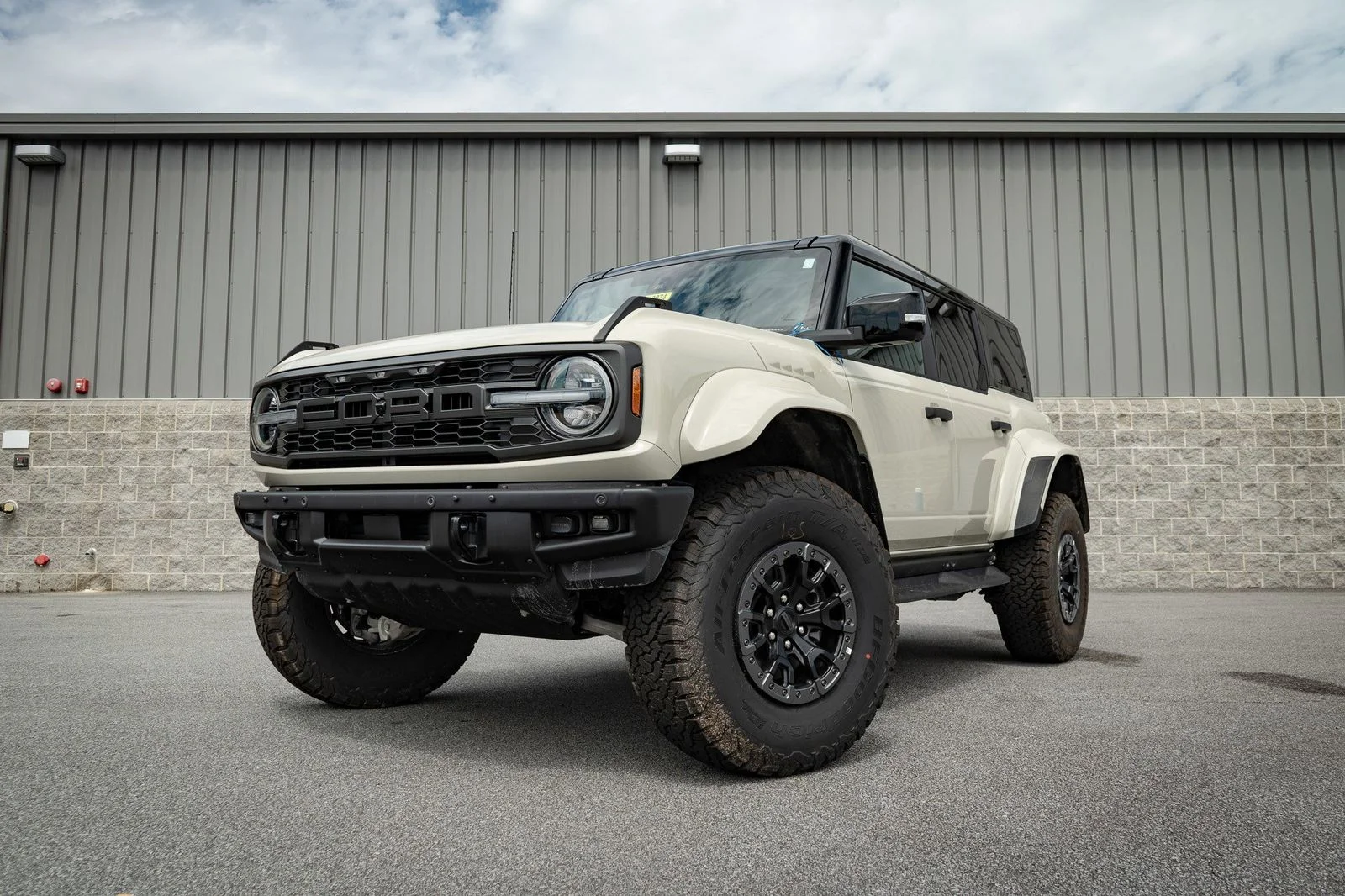 Used 2025 Desert Sand Ford Raptor image 3