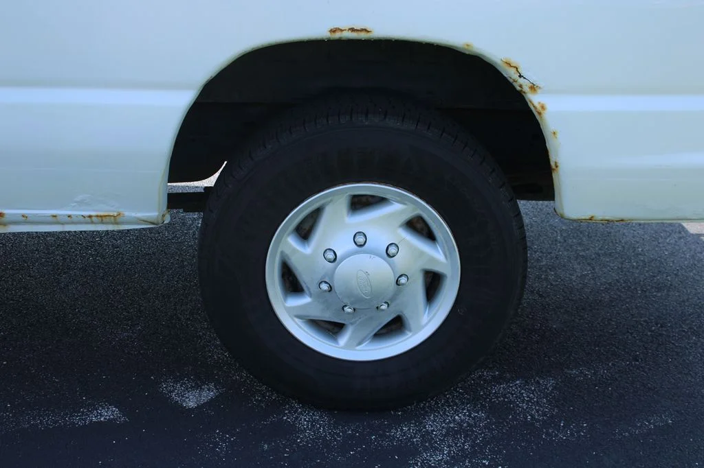 Used 2007 White Ford Commercial image 6