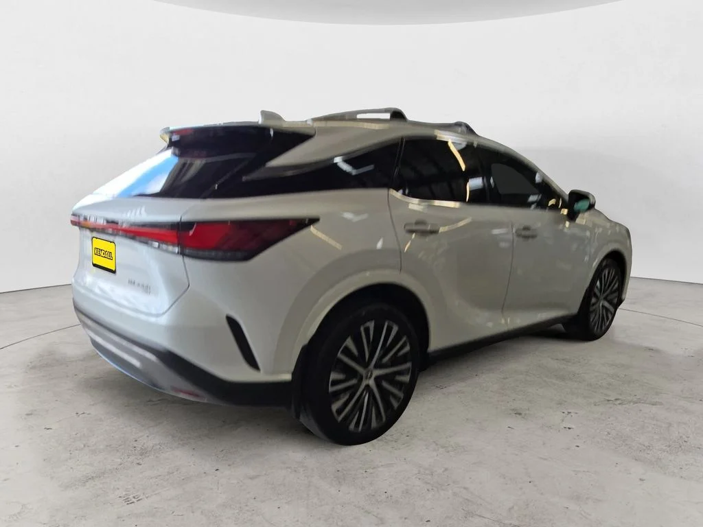 Used 2023 White Lexus 350h Premium Plus image 5