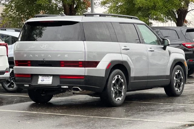 Used 2025 Silver Hyundai SEL image 4