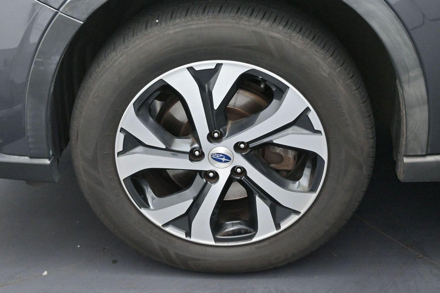 Used 2020 Magnetite Gray Metallic Subaru Limited image 37