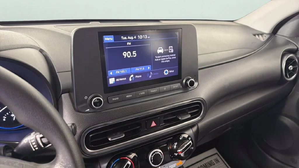 Used 2022 Silver Hyundai SE image 22