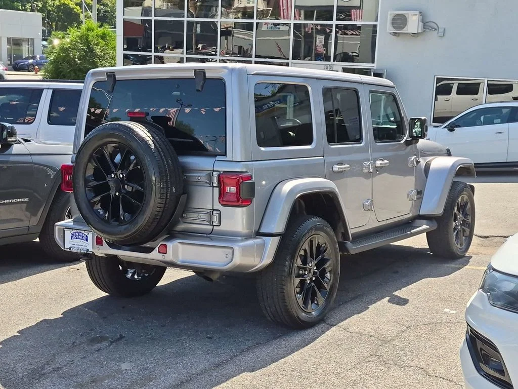 Used 2020 Silver Jeep Unlimited Sahara High Altitude image 4