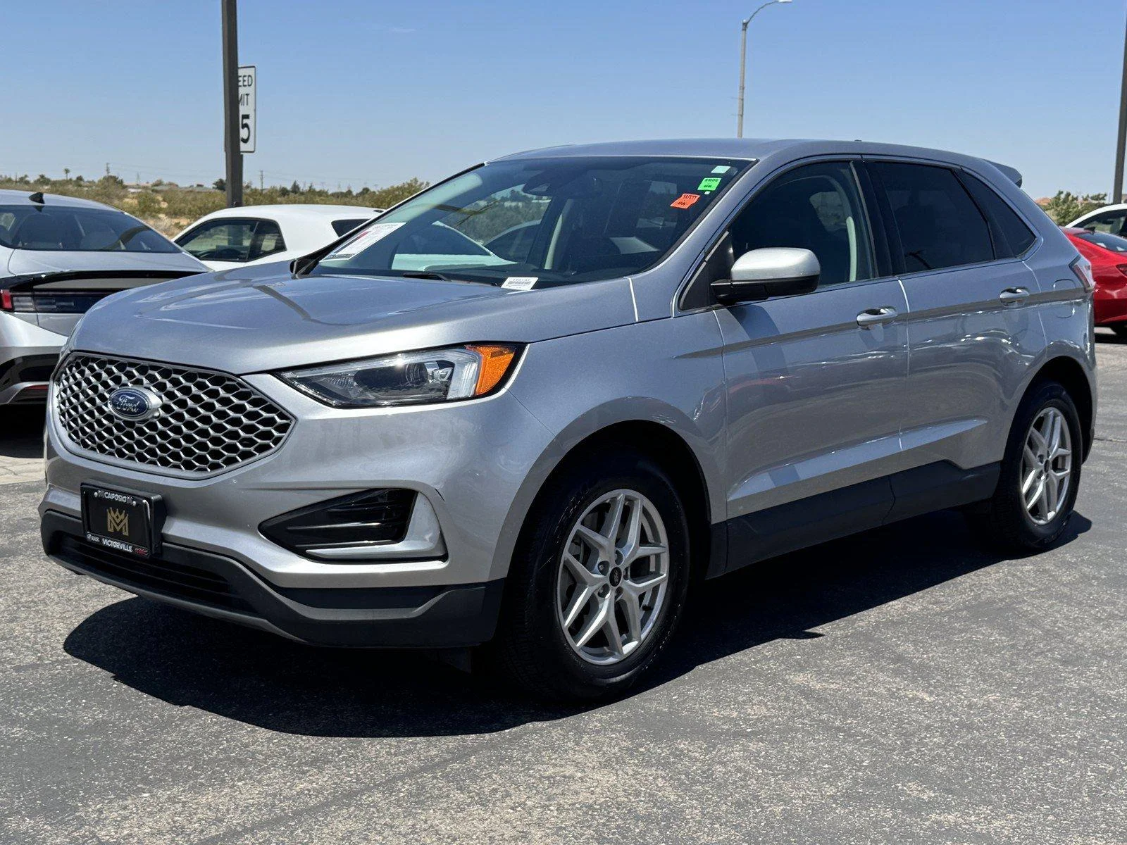 Used 2023  Ford SEL image 3
