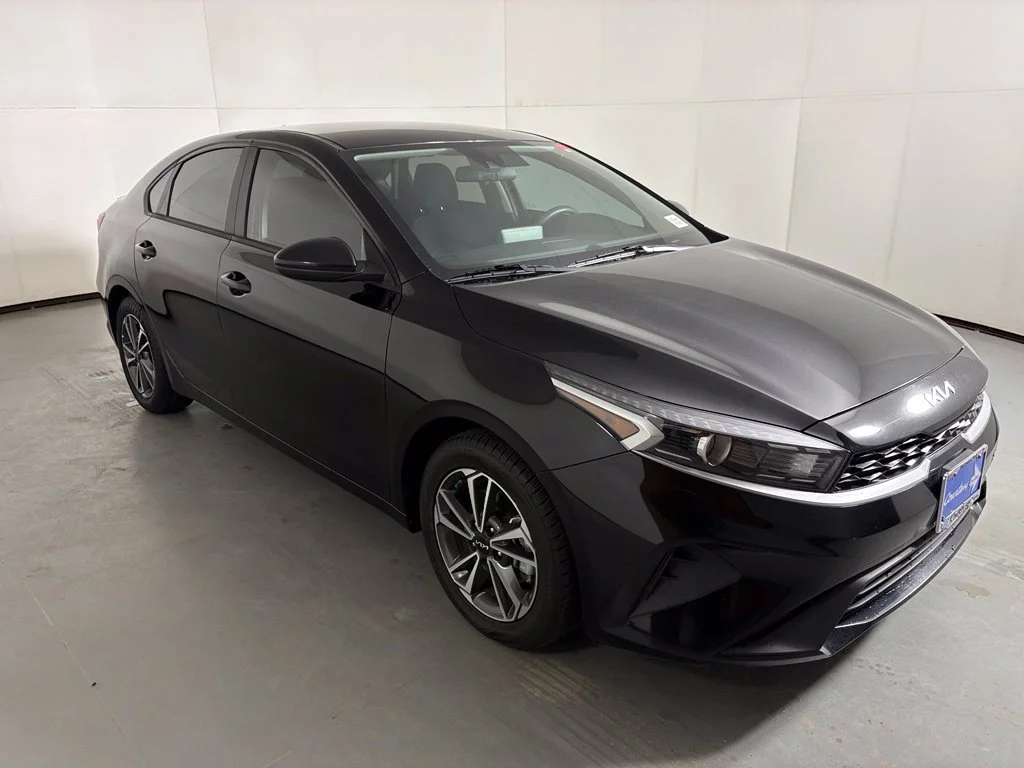 Used 2023 Black Kia LXS image 2