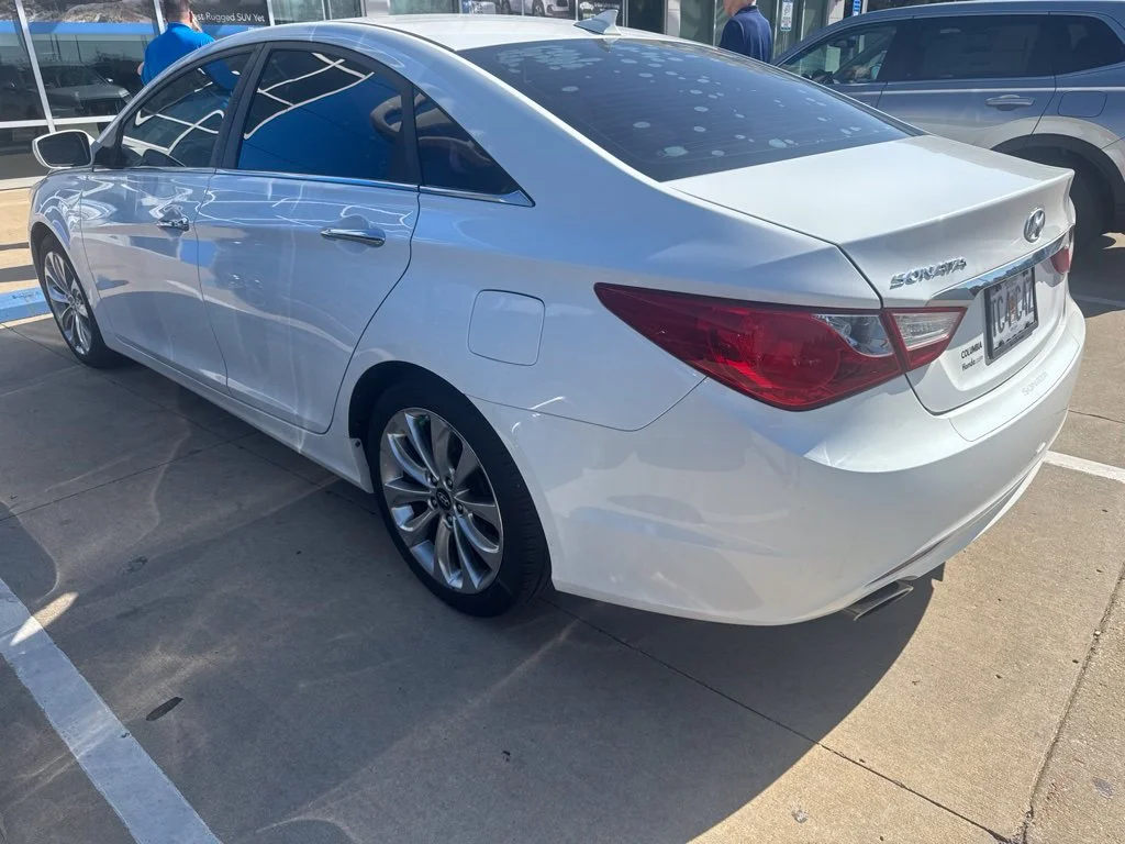 Used 2012 White Hyundai SE image 4
