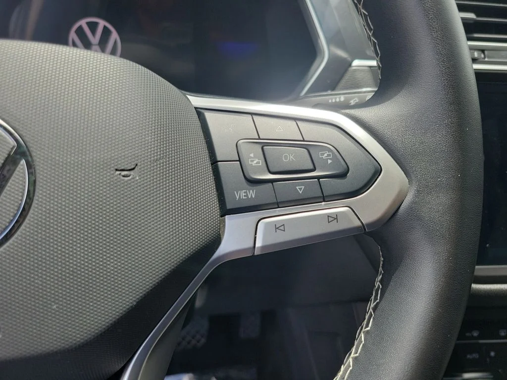 Used 2024  Volkswagen 2.0T SE image 20