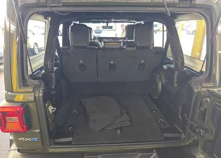Used 2023 Sarge Green Clearcoat Jeep Sahara image 15