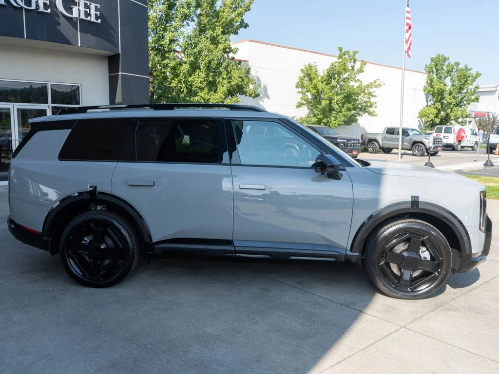New 2027 Wolf Gray Kia X-LINE SX image 8