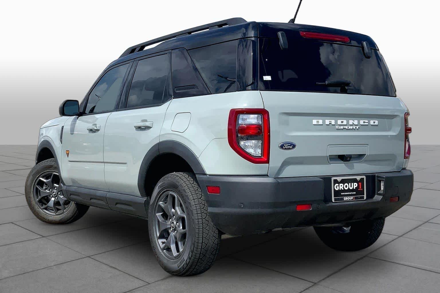 Used 2023 Cactus Gray Ford Badlands image 11