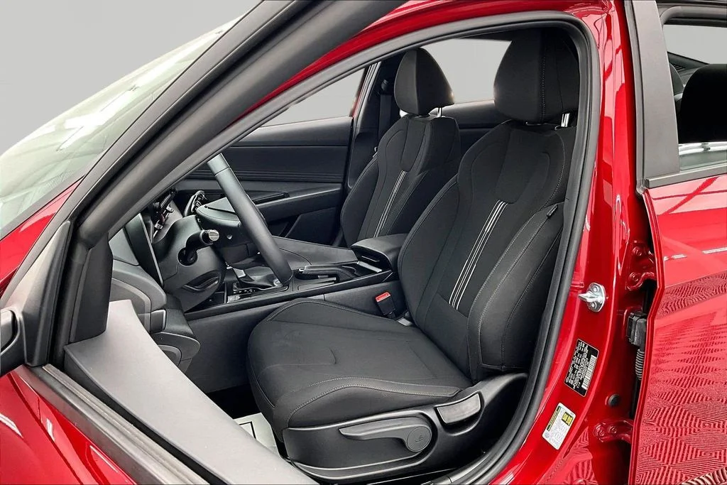 Used 2025 Red Hyundai SEL Sport image 25