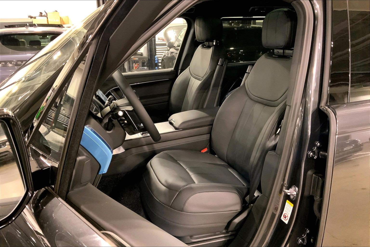 New 2027 Carpathian Grey Land Rover SE image 9