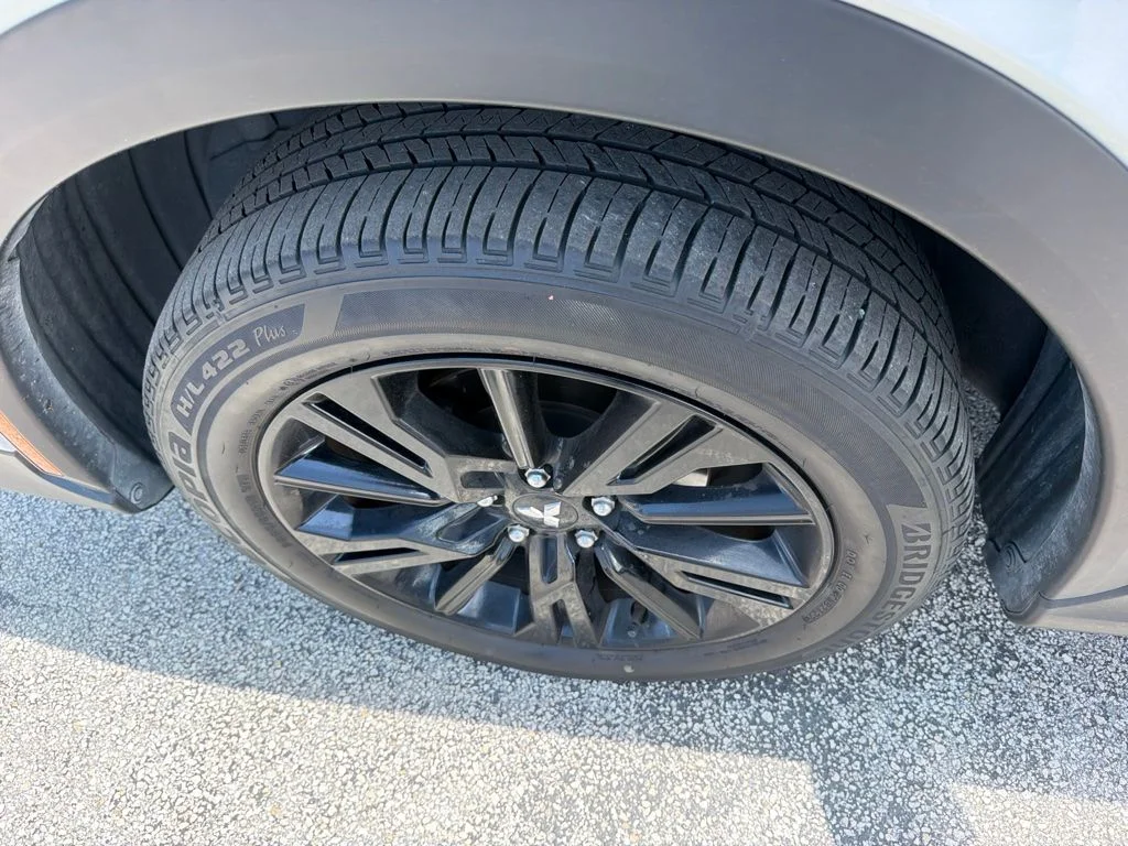 Used 2023 White Mitsubishi LE image 8