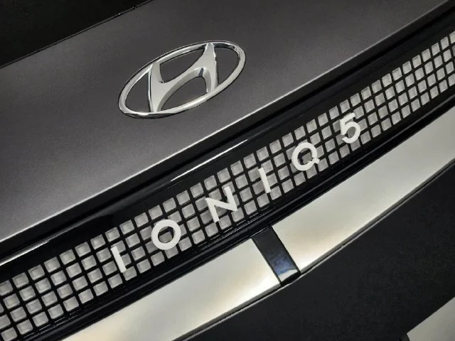 Used 2024 Gray Hyundai Limited image 9