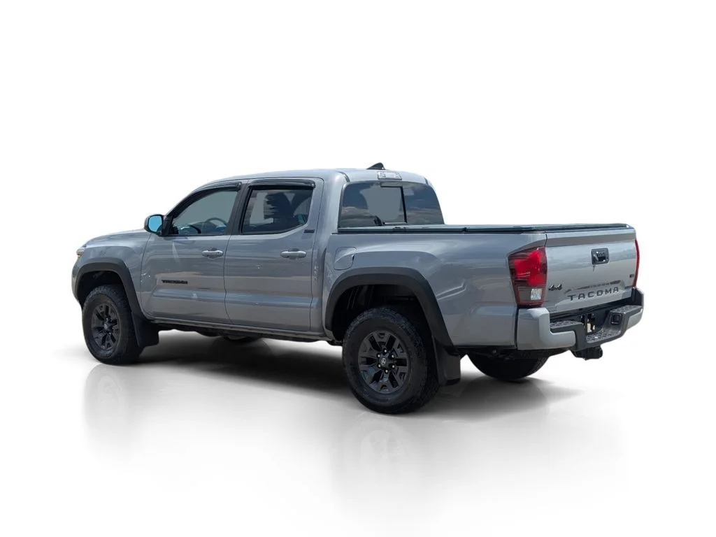 Used 2019 Black Toyota SR5 image 10