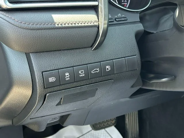Used 2018 Gray Toyota XLE image 32