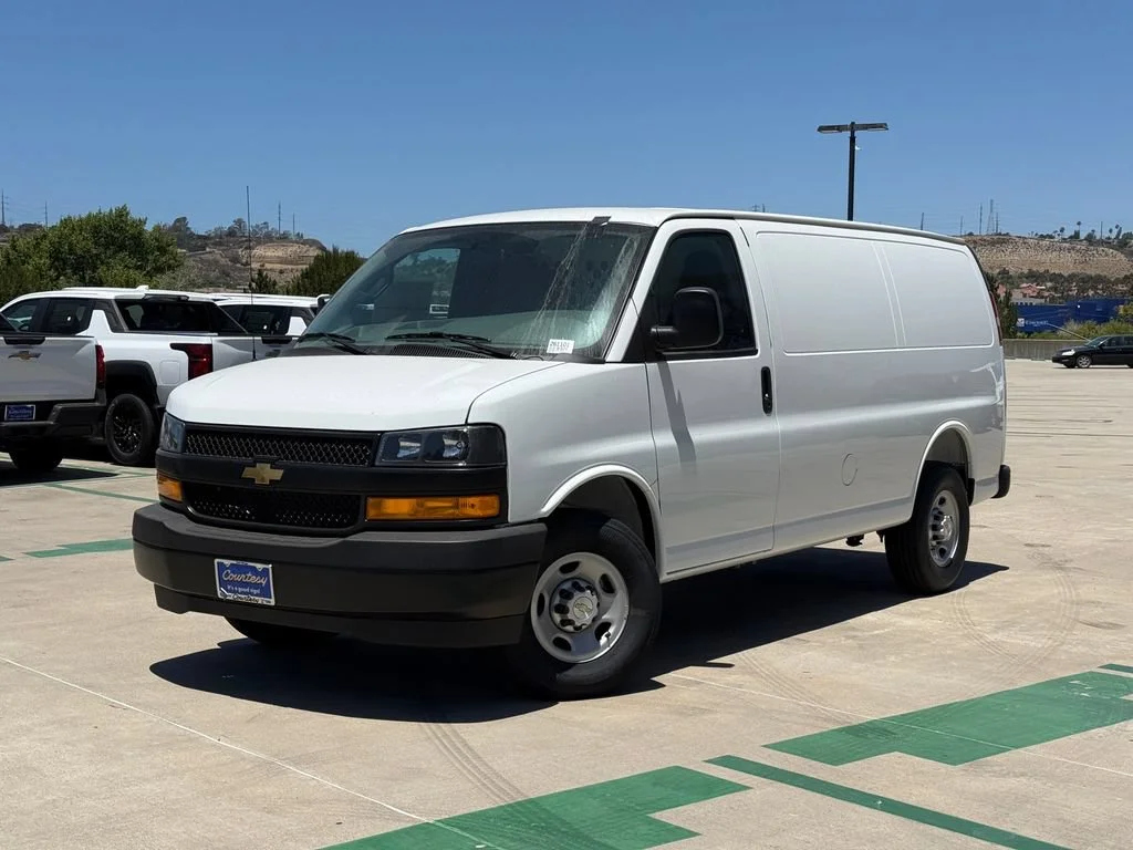 New 2026 Summit White Chevrolet WT image 2