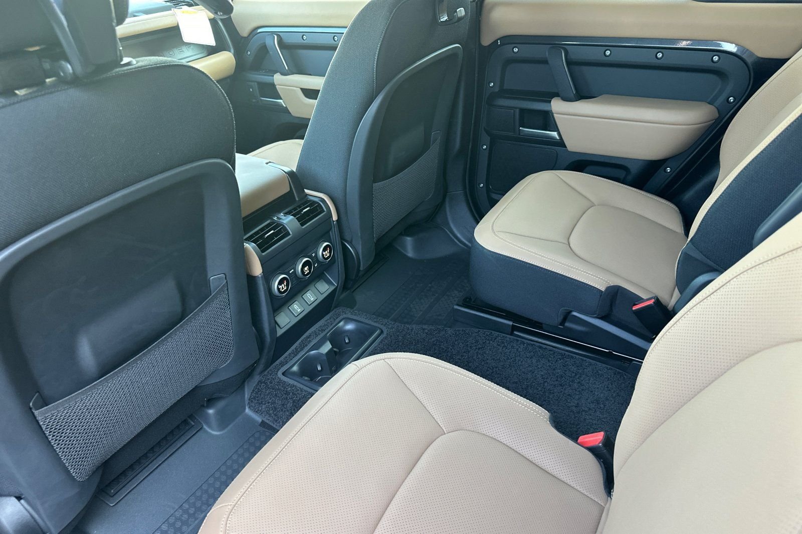 2026 Land Rover Defender V8 - Photo 12