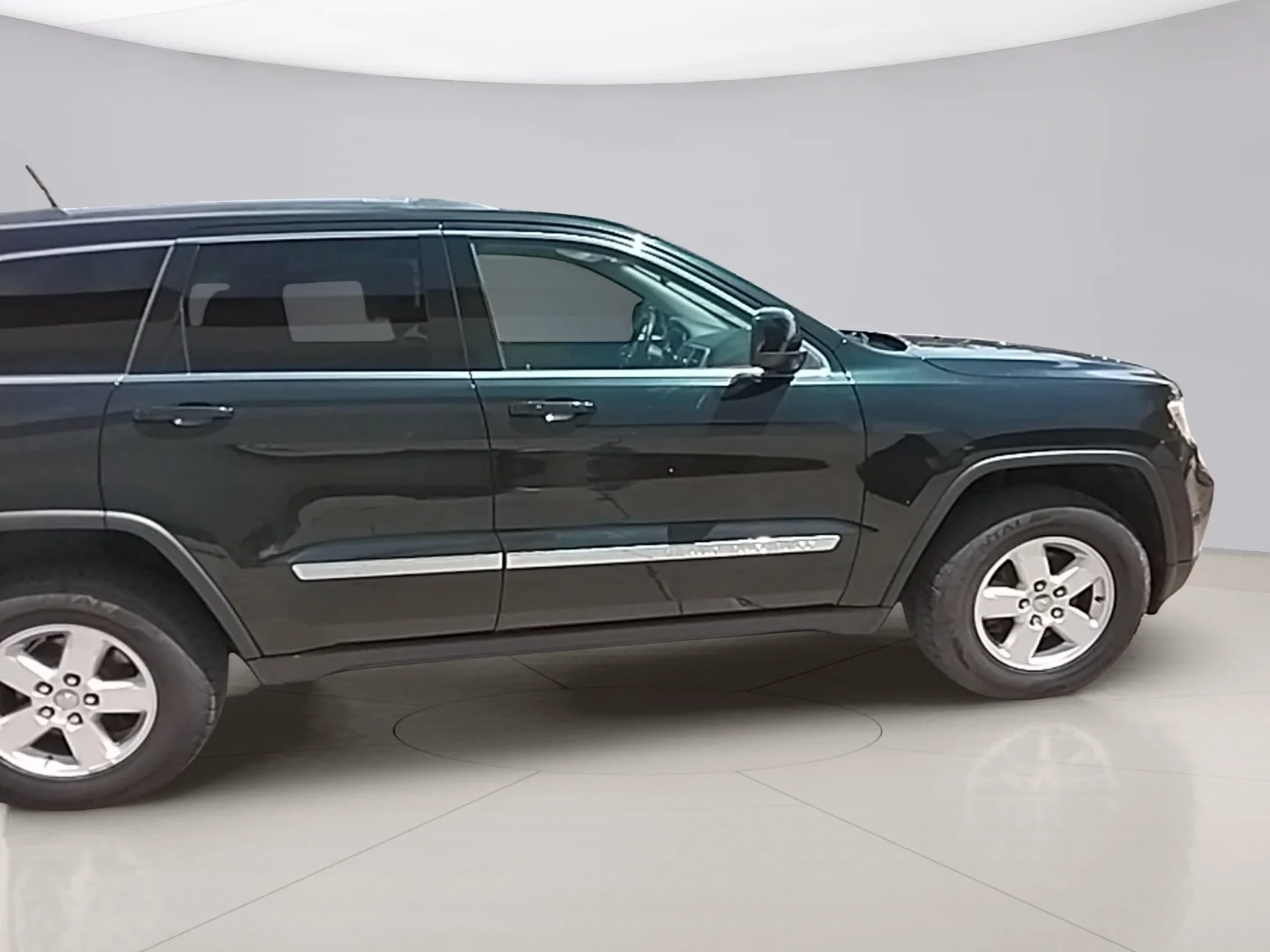 Used 2013 Grey Jeep LAREDO image 6