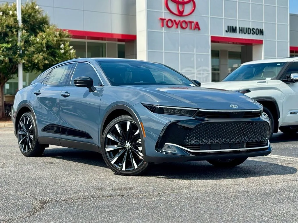 New 2026 White Toyota Platinum image 2
