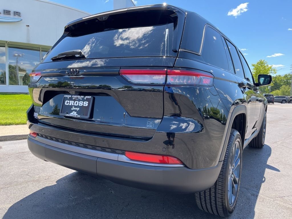 New 2026 Diamond Black Crystal Pearl-Coat Exterior Paint Jeep 85th Anniversary image 42