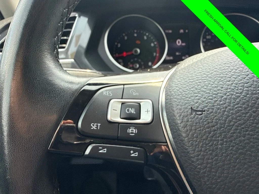 Used 2019 White Volkswagen 2.0T SE image 22