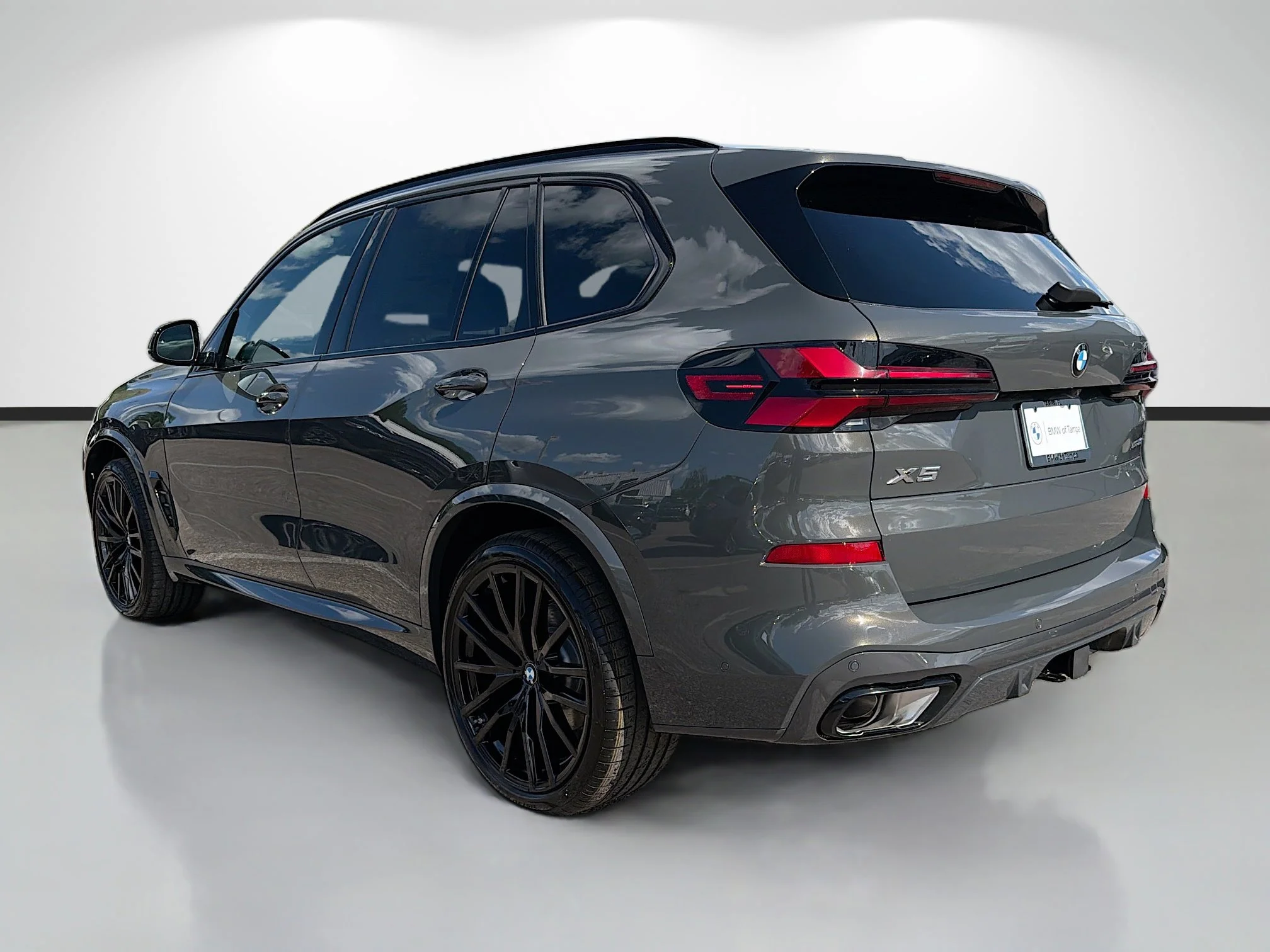New 2026 Dravit Grey Metallic BMW xDrive40i image 5