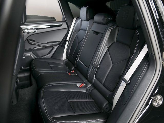2025 Porsche Macan T - Photo 14