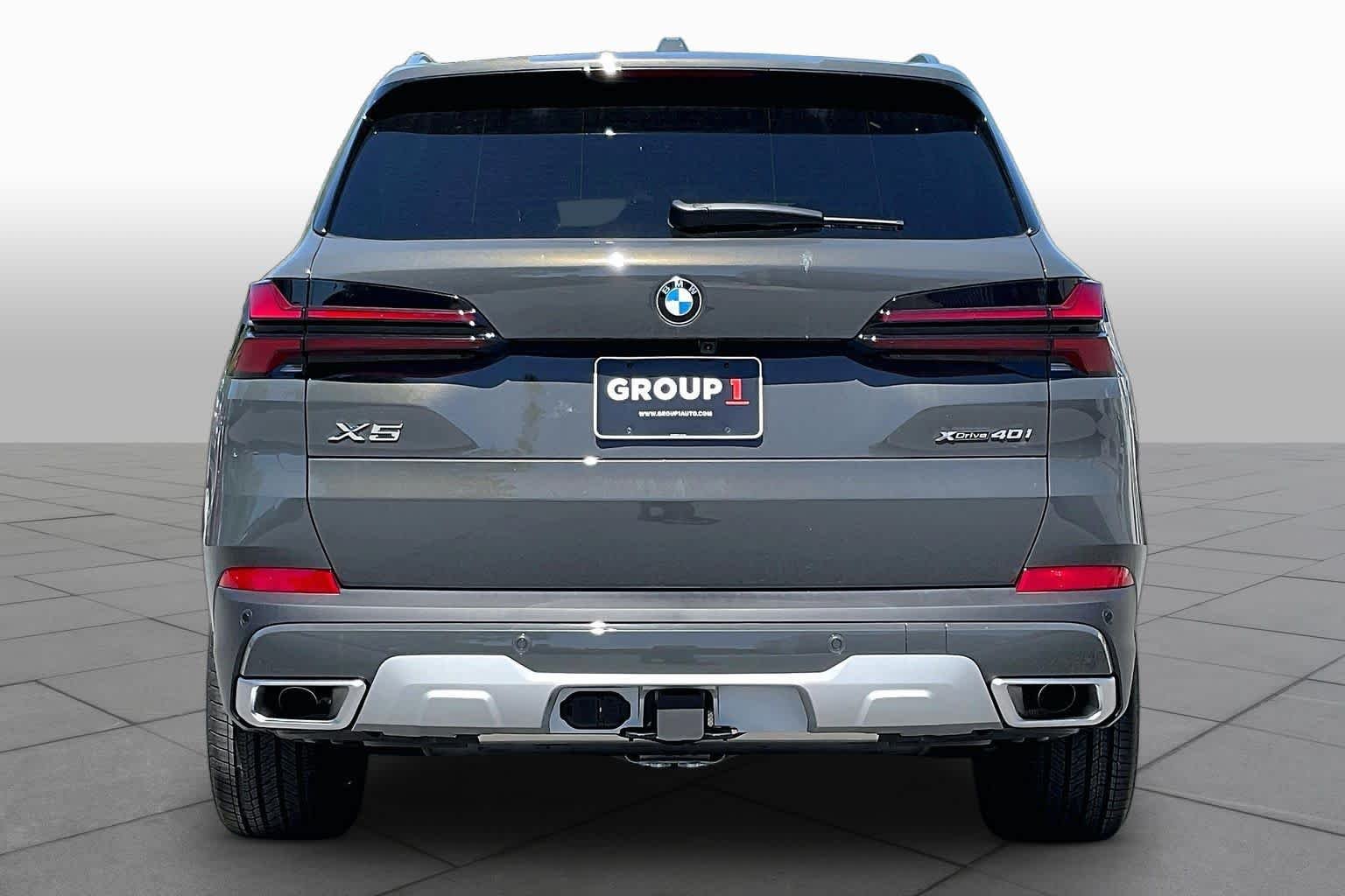 New 2026 Dravit Grey Metallic BMW xDrive40i image 4