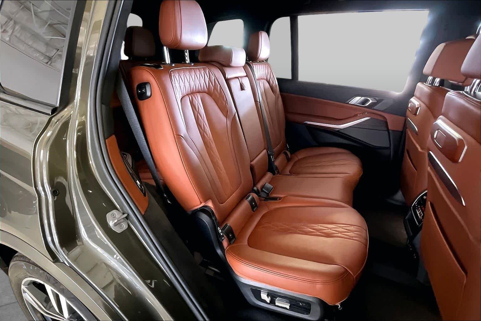 Used 2025 Manhattan Green Metallic BMW M60i image 18