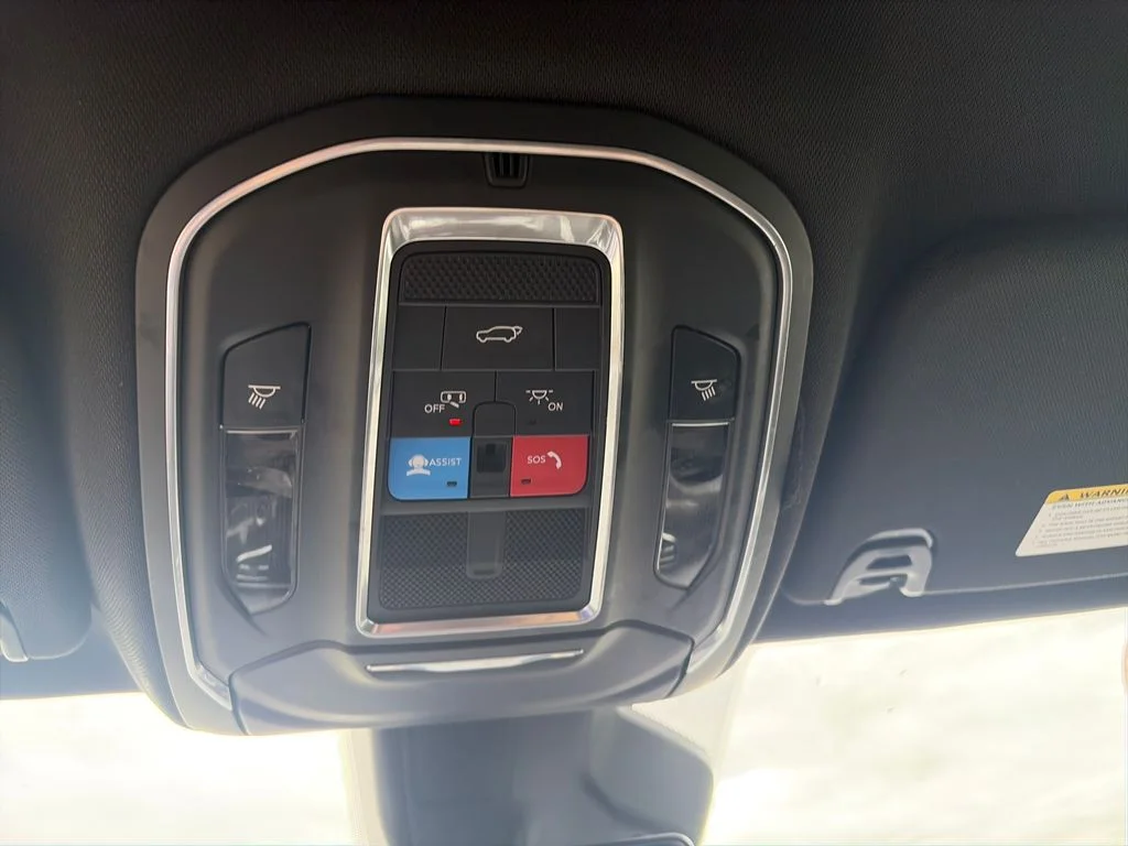 Used 2022 Black Jeep Series II image 25