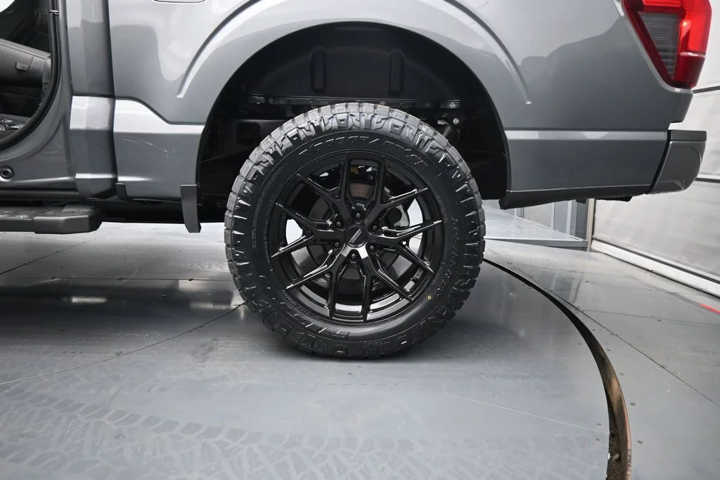 New 2026 Carbonized Gray Metallic Ford XLT image 17
